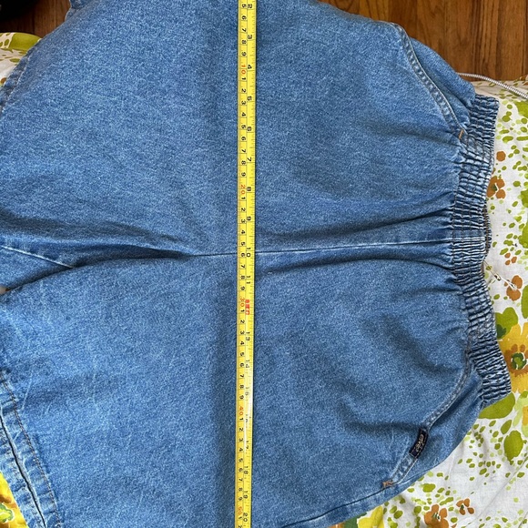 Vintage Chic Oversized Mid Tight Shorts Fit Like Medium - Picture 2 of 9